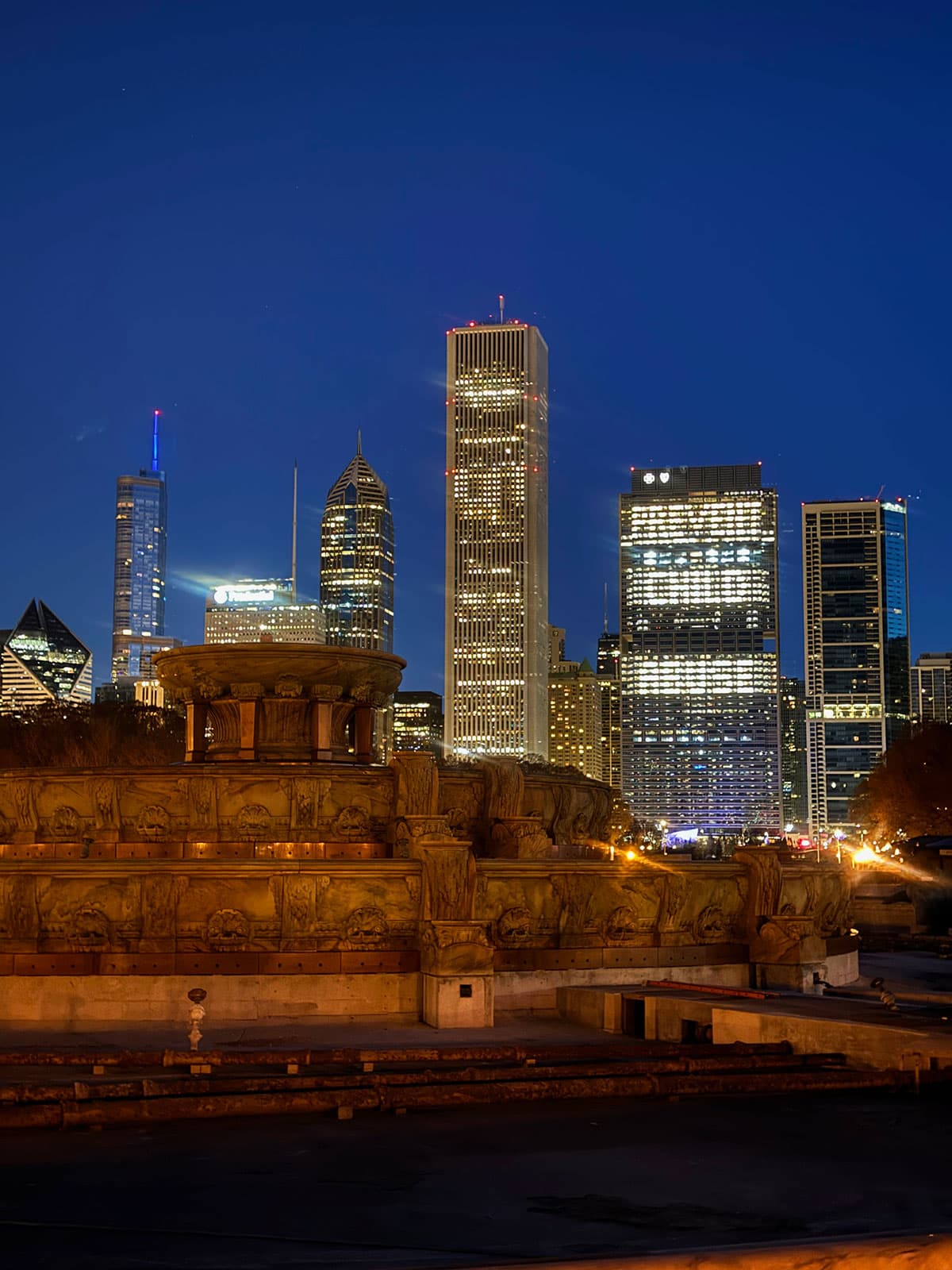 Buckingham Fountain illuminated at blue hour